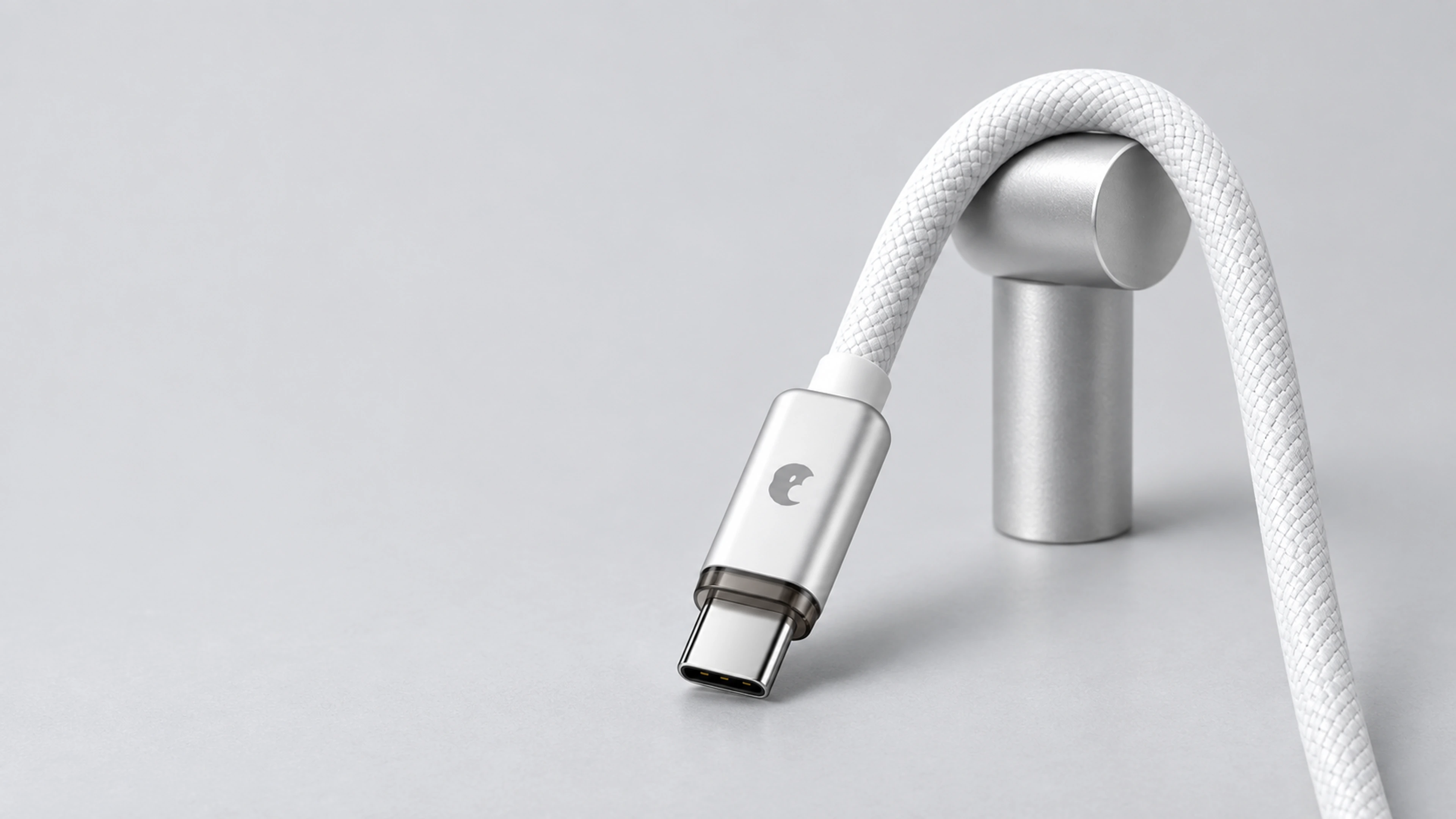 C1 圆编织线形成倒U并轻绕小型圆滑支撑,完整银色 USB-C 犀牛端头放大在前景,另一端延续至画外。