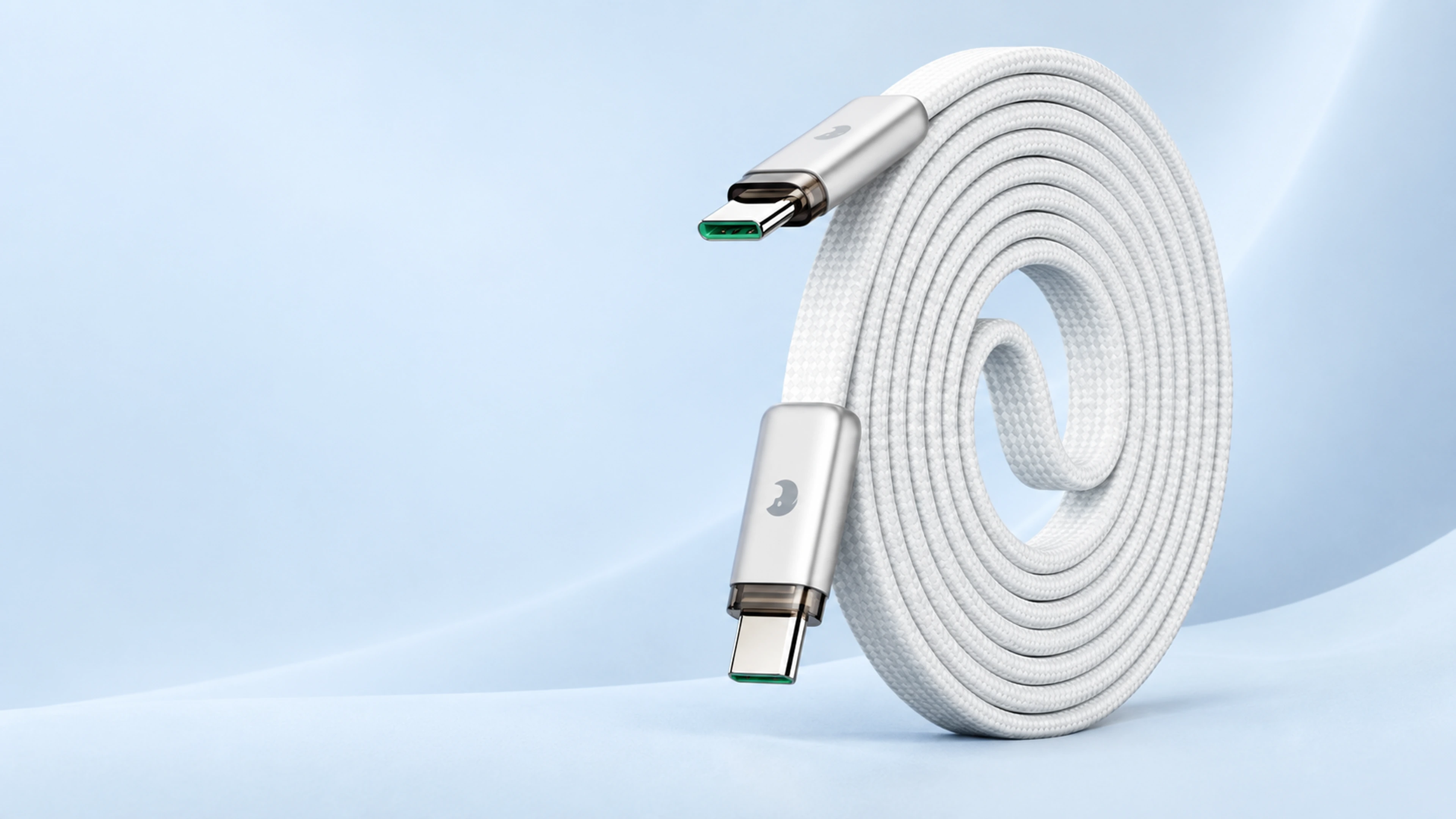 C2 磁吸扁线层层环绕,两个银色 USB-C 端头从左侧探出,浅蓝曲面回应线圈。
